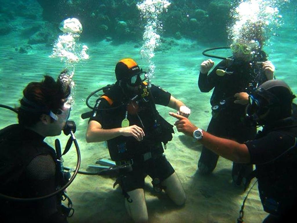 Arab Divers Dive Center And Bed & Breakfast Aqaba Esterno foto