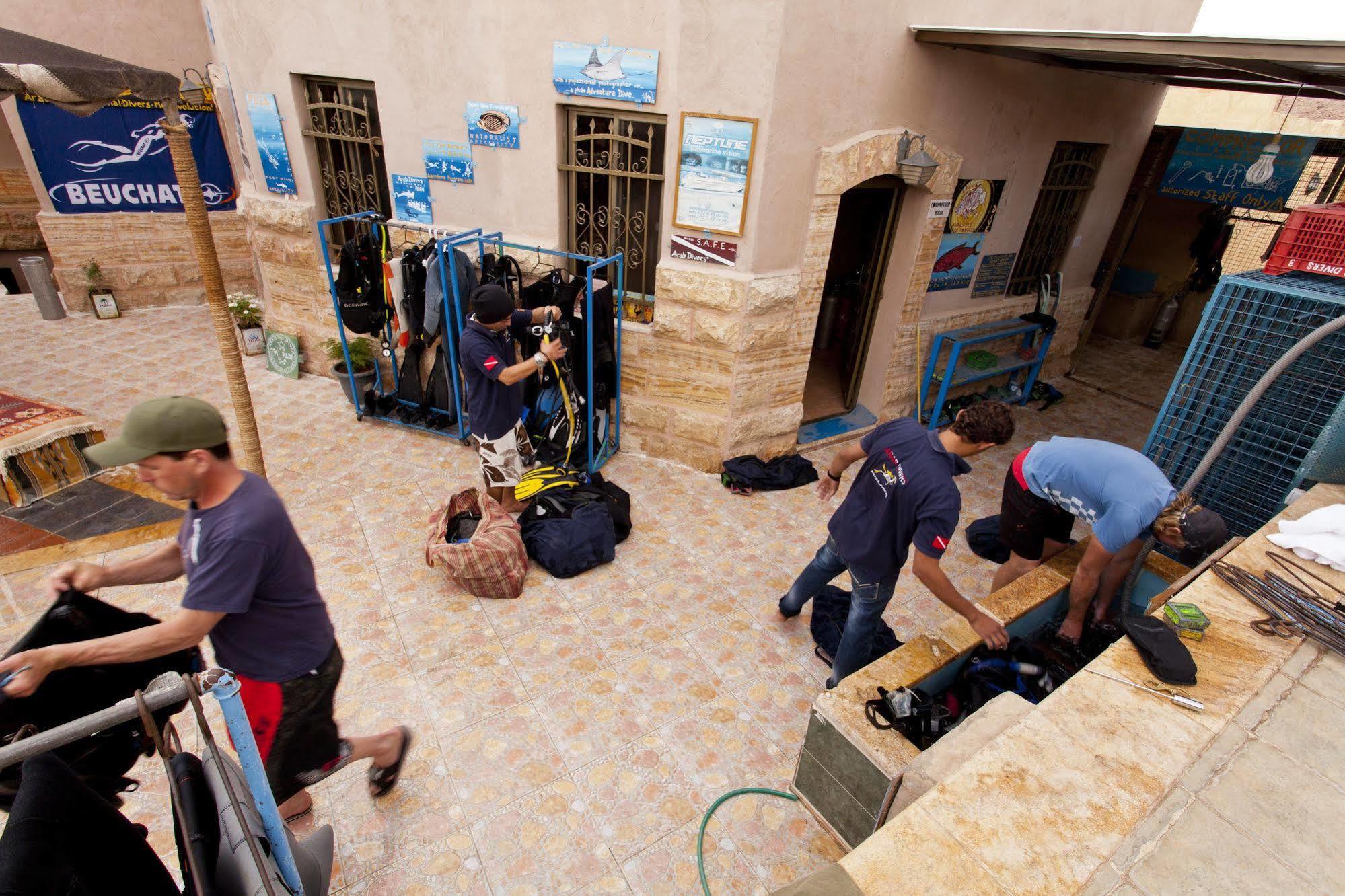 Arab Divers Dive Center And Bed & Breakfast Aqaba Esterno foto